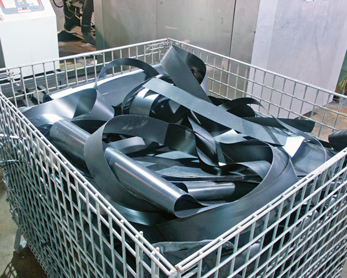 Screen classifying cutters meet productivity needs of extrusion and thermoforming lines